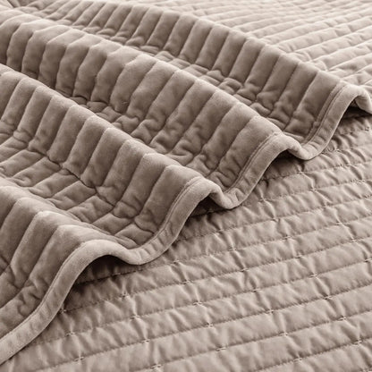 Lightweight Velvet Quilt King Comforter